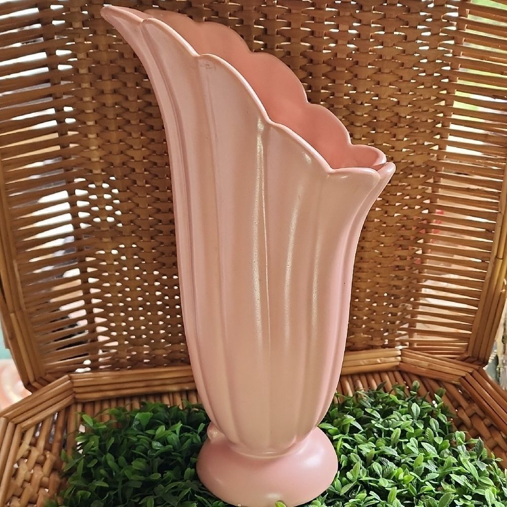 Vintage Abingdon USA Pink Vase With Scalloped Edges